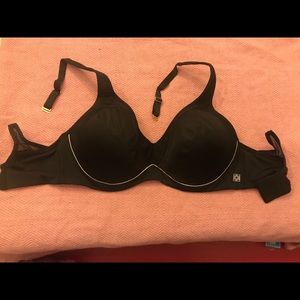 Like new convertible Natori sports bra 34G